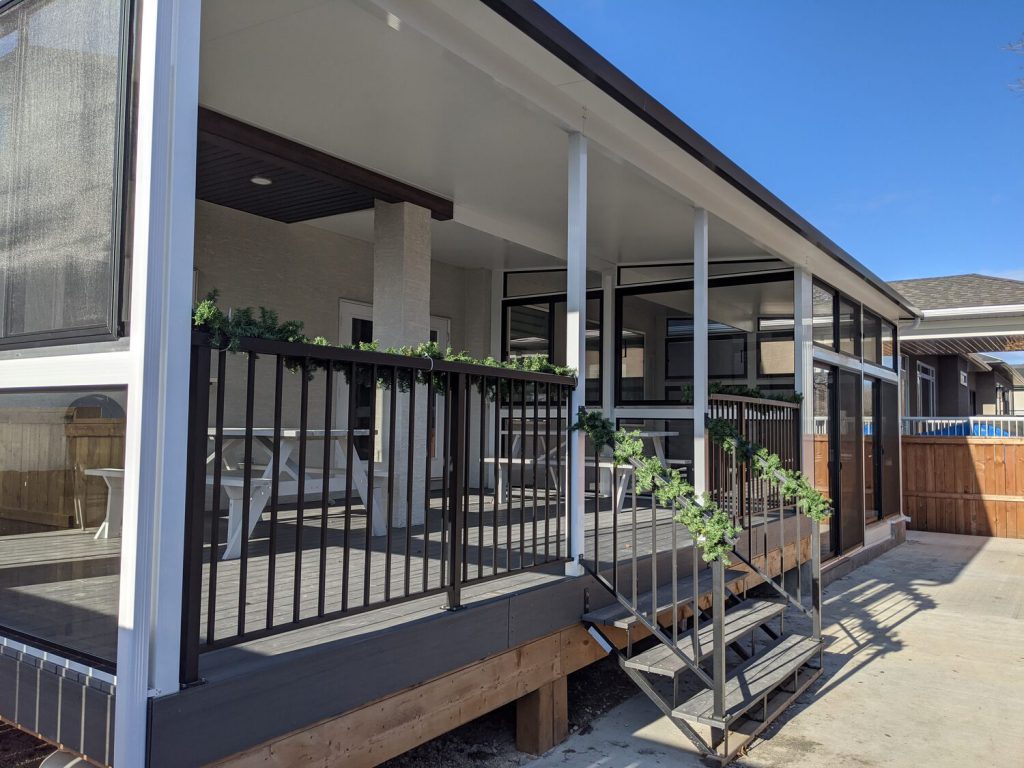 Studio and stunning sheltered deck