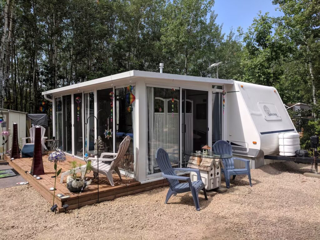 white studio sunroom by SunCo in st Laurent, Manitoba